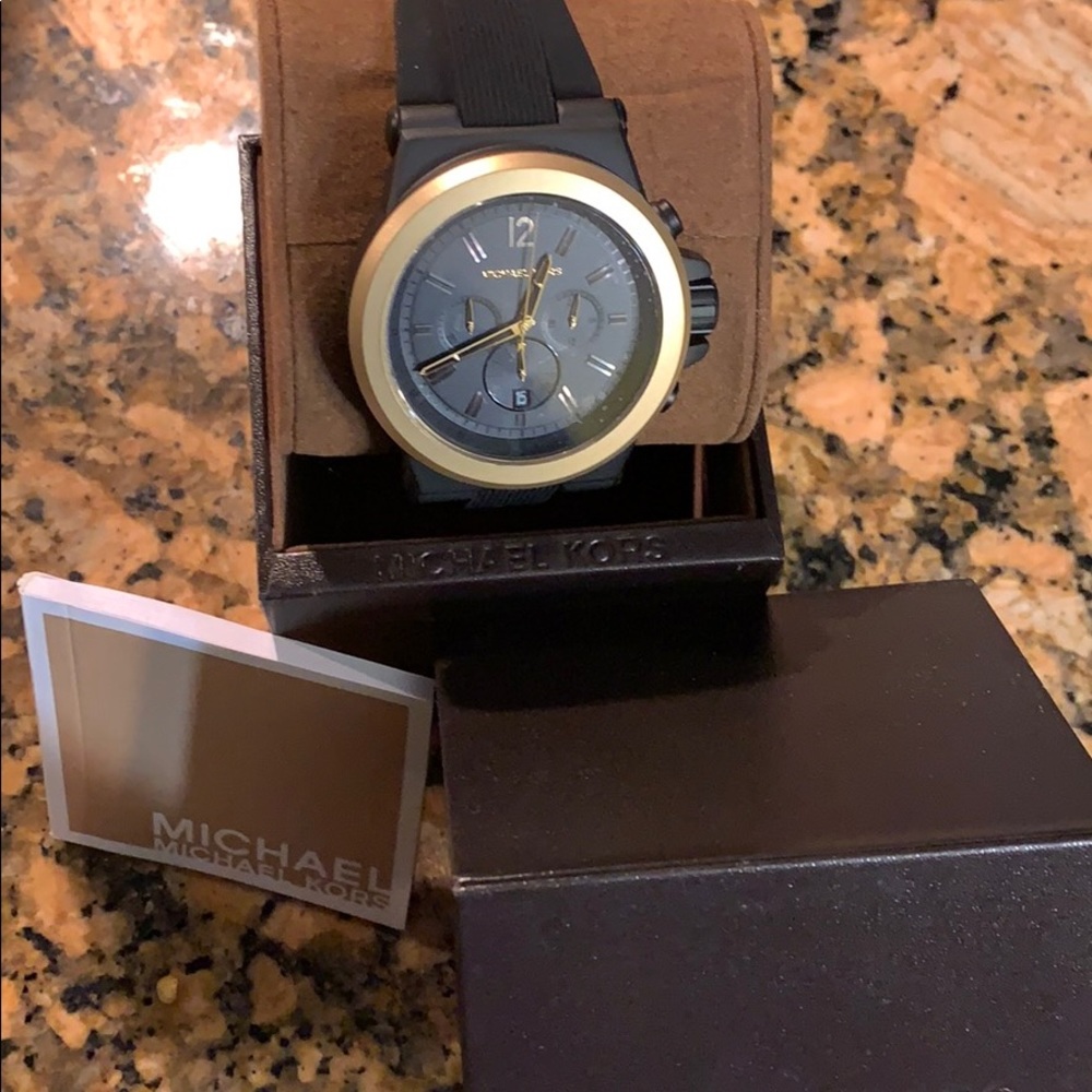 Date model micheal Kors watch. Brand New